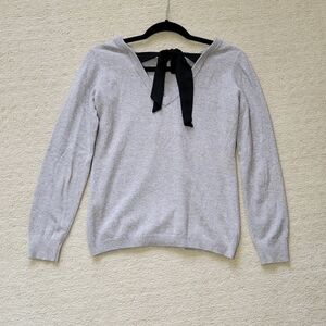 Lime Crew Neck Sweater With a ribbon